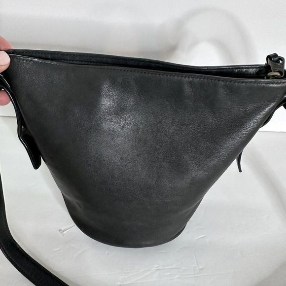 Vintage Coach Leather Legacy Bucket Bag Duffle Tote Black Soft Signature Lining - Picture 7 of 15